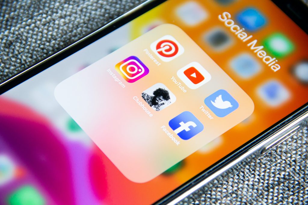 Soziale Netzwerke: LinkedIn, Facebook, Instagram, Youtube