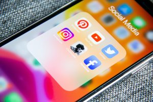 Soziale Netzwerke: LinkedIn, Facebook, Instagram, Youtube